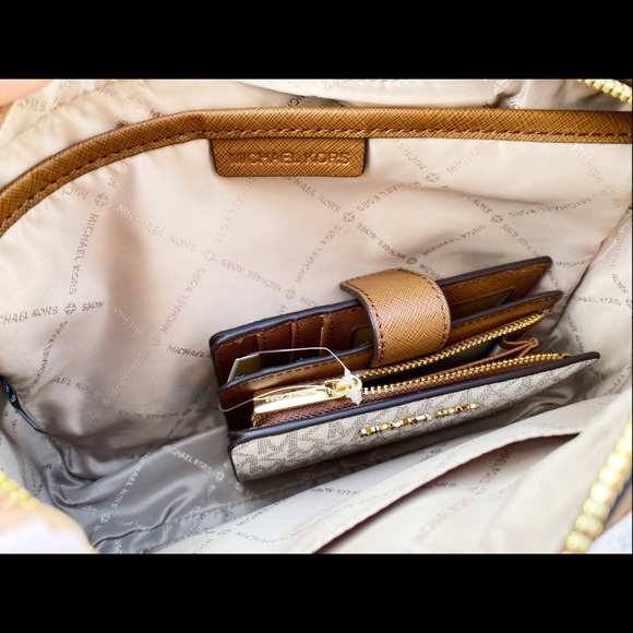 S⬇️👜💕- Michael Kors Crossbody &Wallet SET - Picture 3 of 8